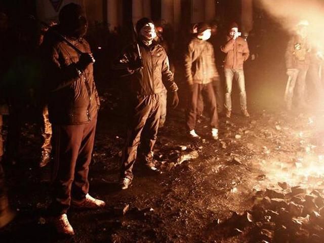 У МВС запевняють, що активісти Євромайдану захопили трьох правоохоронців У МВС запевняють, що активісти Євромайдану захопили трьох правоохоронців