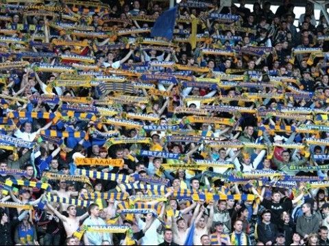 Ультрас харківського "Металіста" йдуть захищати Євромайдан Ультрас харківського "Металіста" йдуть захищати Євромайдан