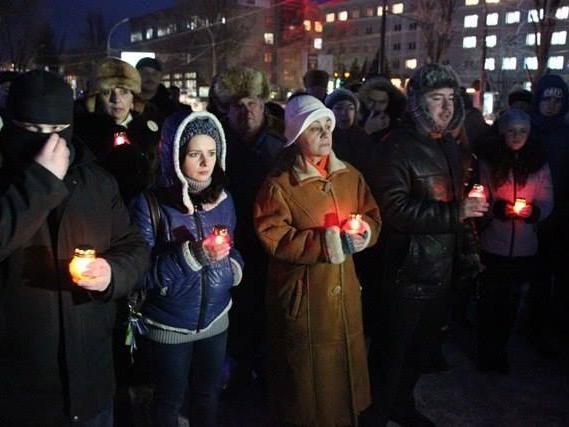 Херсонці блокують ОДА (Фото) Херсонці блокують ОДА (Фото)