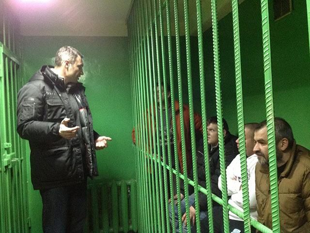 Новые заложники режима в Оболонском суде (Фото) Новые заложники режима в Оболонском суде (Фото)