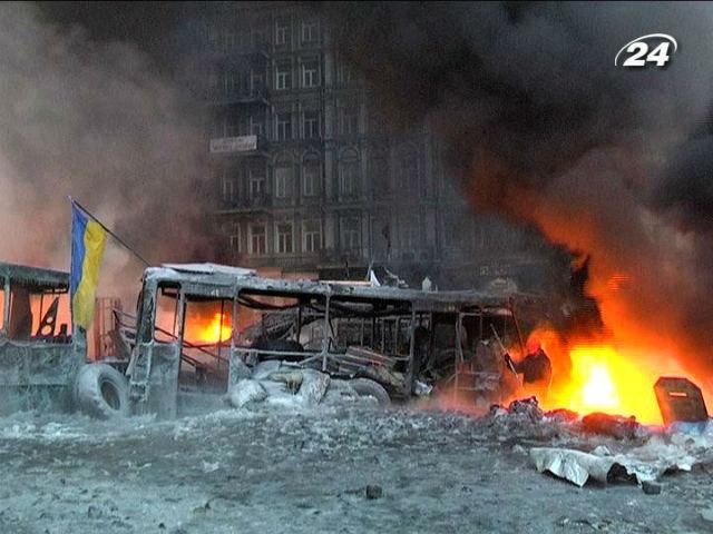 На вулиці Грушевського припинились сутички На вулиці Грушевського припинились сутички