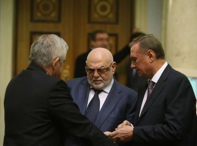 Регіонали вивозять сім'ї за кордон, — ЗМІ Регіонали вивозять сім'ї за кордон, — ЗМІ