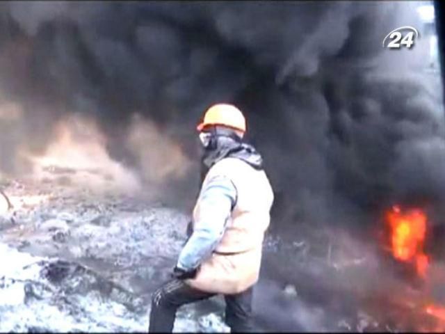 На вулиці Грушевського знову сутички На вулиці Грушевського знову сутички