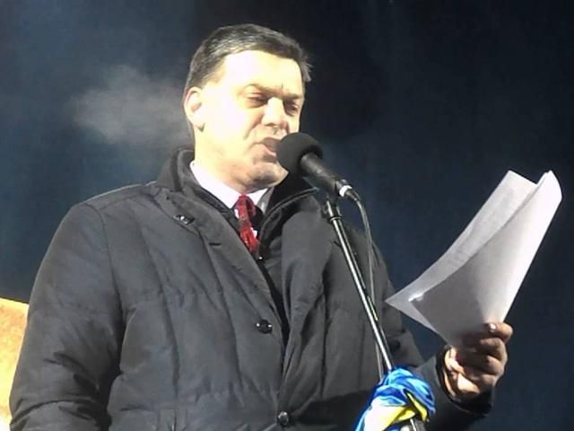 Тягнибок призвал людей дальше выходить на Майдан