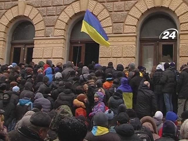 У захоплених ОДА активісти створюють Народні ради