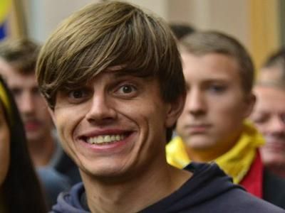 У центрі Києва за носіння каски затримали хлопця У центрі Києва за носіння каски затримали хлопця