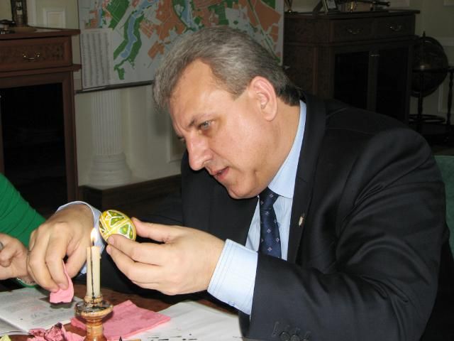 Мер Сум пропонує комуністам купити у міста Леніна за 16 мільйонів Мер Сум пропонує комуністам купити у міста Леніна за 16 мільйонів