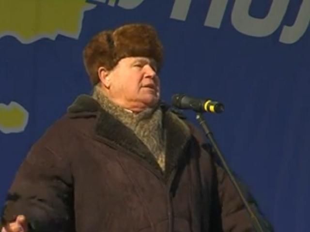В Мариуполе на митинге ПР поддерживают "Президента Януковского" (Видео)