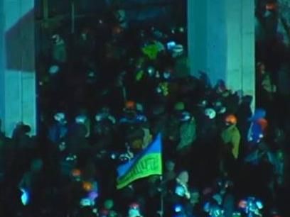 Під час штурму Українського дому постраждало двоє правоохоронців, — МВС Під час штурму Українського дому постраждало двоє правоохоронців, — МВС