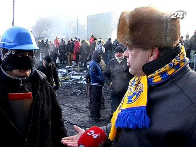 Активісти не вірять в обіцянки влади. Кажуть, стоятимуть до відставки президента Активісти не вірять в обіцянки влади. Кажуть, стоятимуть до відставки президента