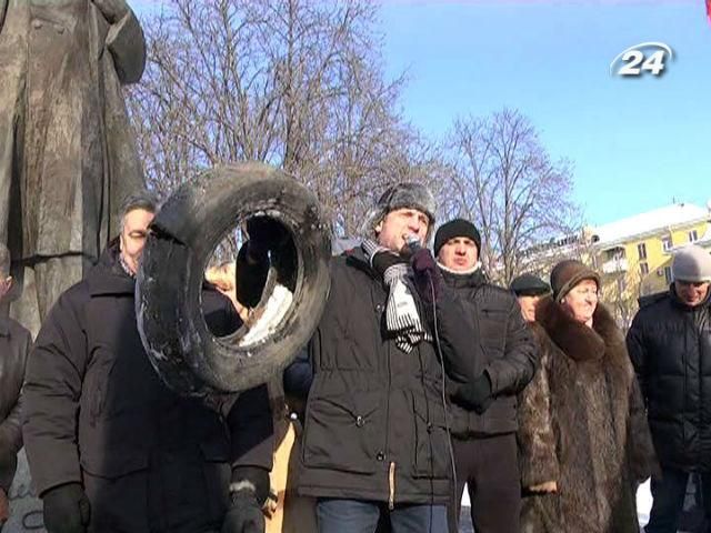 Луганську ОДА від штурму захищають донські козаки Луганську ОДА від штурму захищають донські козаки