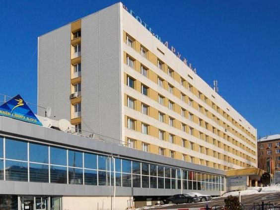 В Киеве зафиксировали милиционеров, которые пытались обменять российские рубли В Киеве зафиксировали милиционеров, которые пытались обменять российские рубли