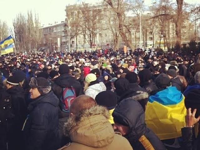 Под стенами Днепропетровской ОГА ранены 4 человека, 7 задержаны