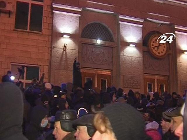 У Черкасах побили автомайданівців і журналістів, - Євромайдан SOS У Черкасах побили автомайданівців і журналістів, - Євромайдан SOS