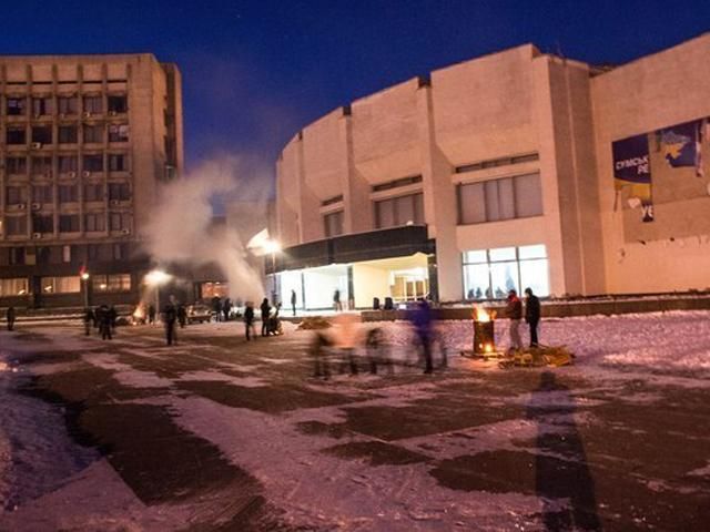 Сумська міліція запевняє, що не зачищала силою місцеву ОДА Сумська міліція запевняє, що не зачищала силою місцеву ОДА