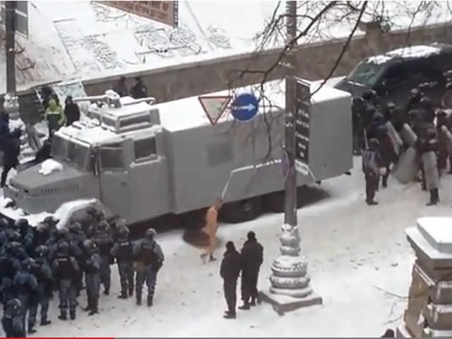 В інтернеті з’явилося друге відео, на якому "беркутівці" знущаються над Михайлом Гаврилюком