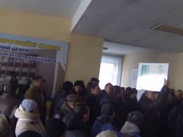 У Черкасах триває перевірка 16 затриманих людей за штурм ОДА, - МВС