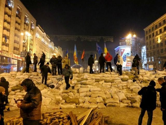На Майдане спокойно, однако активисты не теряют бдительности