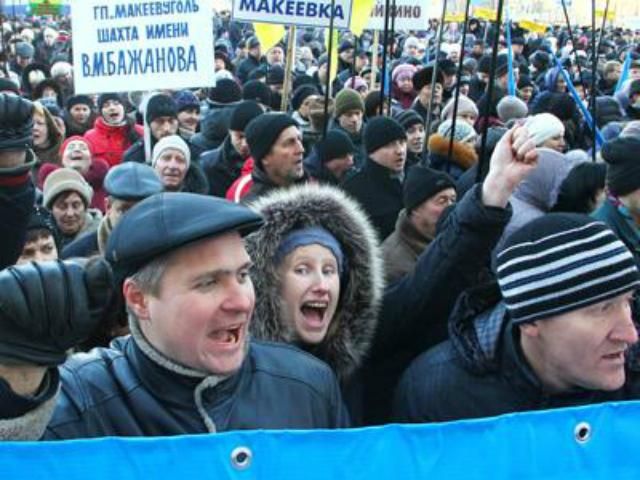 Регіонали відправляють в Київ 2 тисячі кримчан на мітинг 