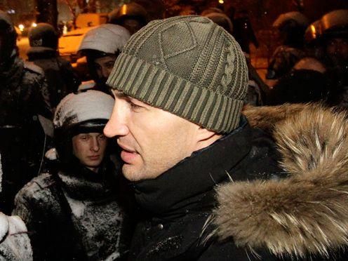 Не оставляйте нас самих, - Кличкомладший Западу (Видео) Не оставляйте нас самих, - Кличкомладший Западу (Видео)