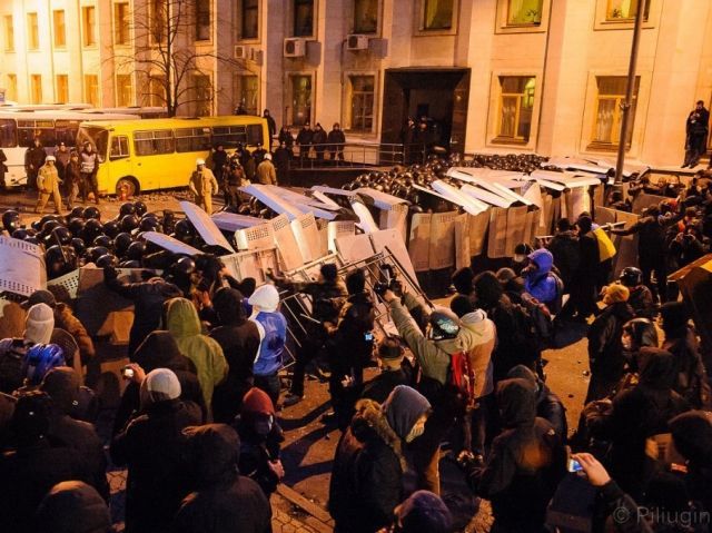 Прокуратура закрила 35 справ проти активістів Прокуратура закрила 35 справ проти активістів