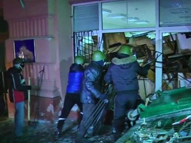 Майдан отмежевался от захвата помещений министерств Майдан отмежевался от захвата помещений министерств