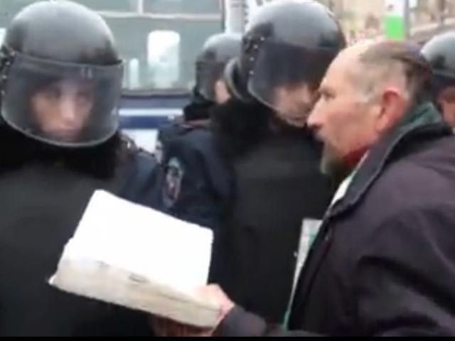 На Полтавщині "тітушки" напали на священика На Полтавщині "тітушки" напали на священика