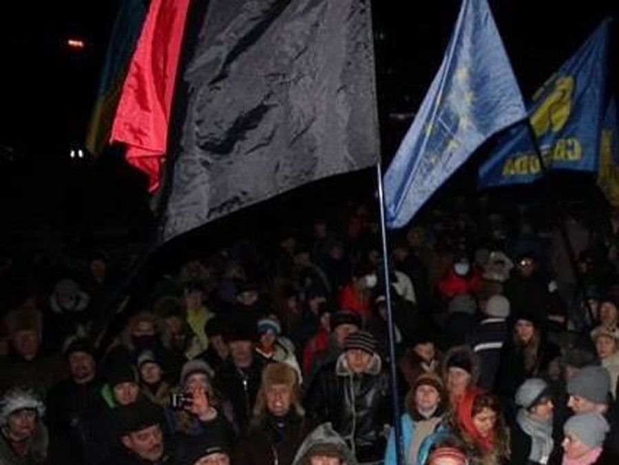 В Херсоні "радикально налаштовані" протестувальники поранили міліціонерів, — МВС В Херсоні "радикально налаштовані" протестувальники поранили міліціонерів, — МВС