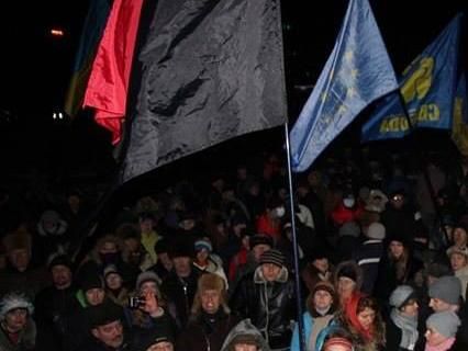 В Херсоні "радикально налаштовані" протестувальники поранили міліціонерів, — МВС