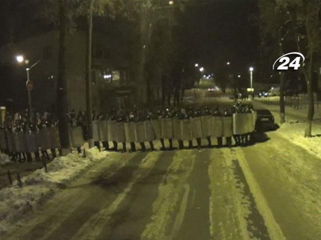 У Сумах активістів судили вночі і під наглядом силовиків