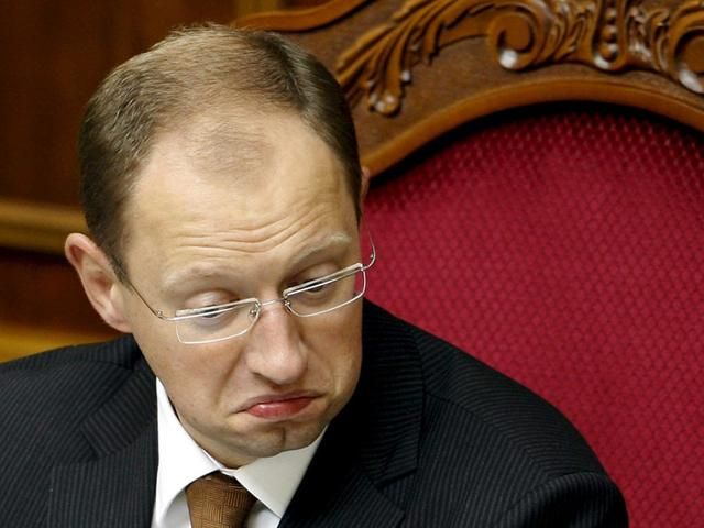 Яценюк требует, чтобы Янукович немедленно подписал отмену "диктаторских законов" Яценюк требует, чтобы Янукович немедленно подписал отмену "диктаторских законов"