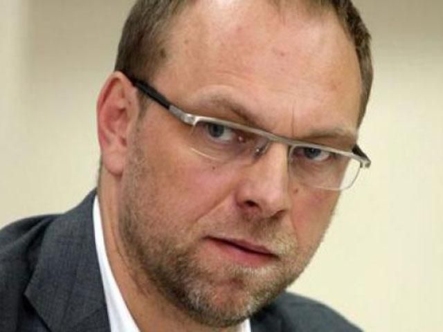 Арбузов, по Конституции, не может исполнять обязанности премьера, - Власенко