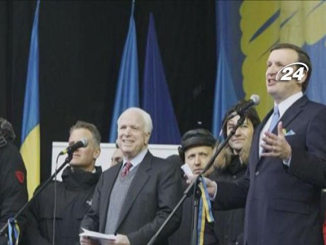 Маккейн поздравил отмены "законов 16 января" Маккейн поздравил отмены "законов 16 января"