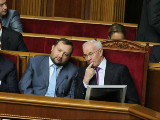 Азаров передал полномочия Арбузову и попрощался с чиновниками Азаров передал полномочия Арбузову и попрощался с чиновниками