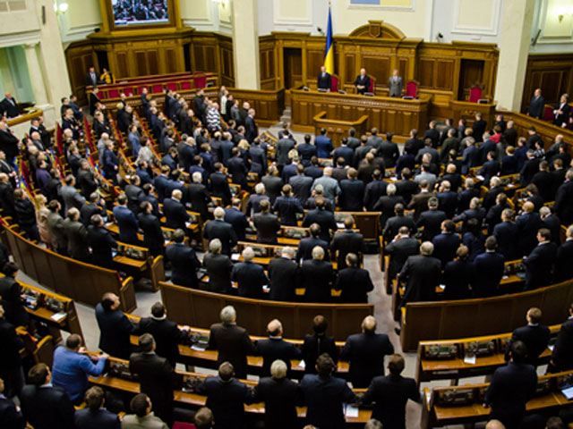Депутатам раздали Акт о восстановлении легитимности Конституционного правопорядка в Украине
