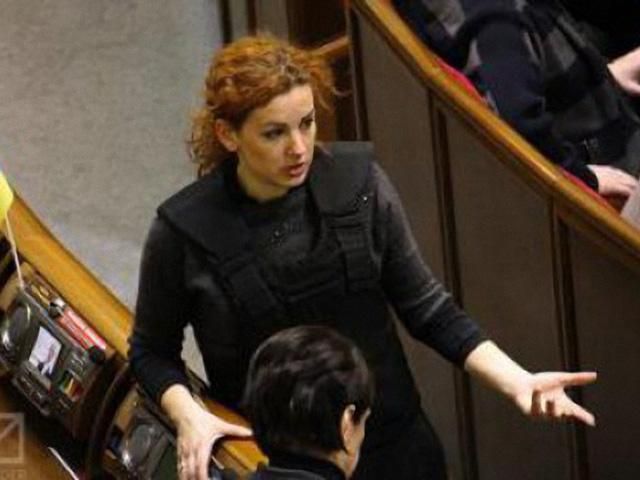 Оробець запевняє, що нардеп-регіонал вдарив її просто у парламенті