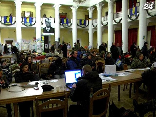 Освобождение админзданий в обмен на свободу - это поражение революции, - активисты Освобождение админзданий в обмен на свободу - это поражение революции, - активисты