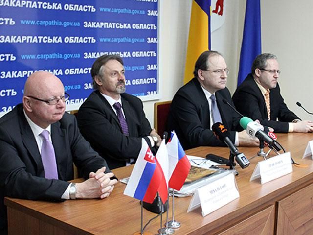 Вишеградська четвірка засудила насильство в Україні Вишеградська четвірка засудила насильство в Україні