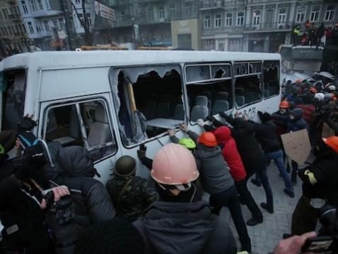 Суд відпустив додому першого "в'язня із Грушевського"