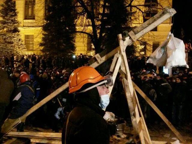 Ще трьох активістів залишили під домашнім арештом