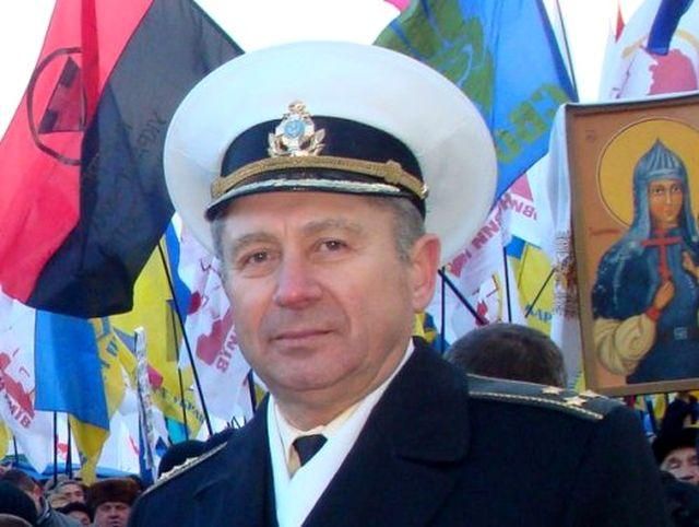 Прихильному до Євромайдану голові Спілки офіцерів спалили авто Прихильному до Євромайдану голові Спілки офіцерів спалили авто