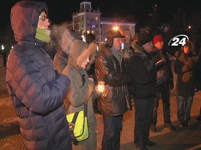 В Луганске поддержали пострадавших во время митингов в Украине В Луганске поддержали пострадавших во время митингов в Украине