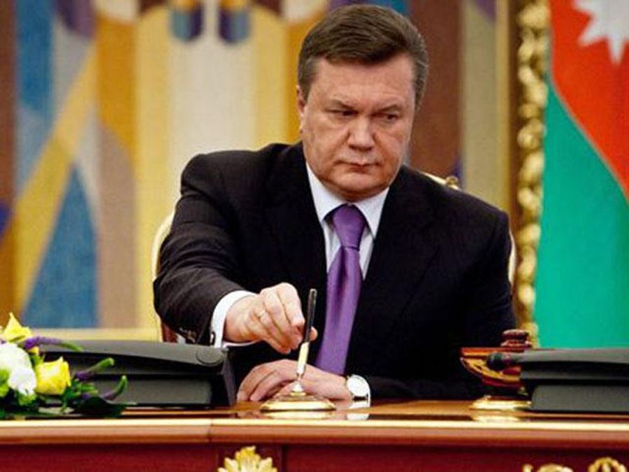 Янукович подписал амнистию и отмену диктаторских законов