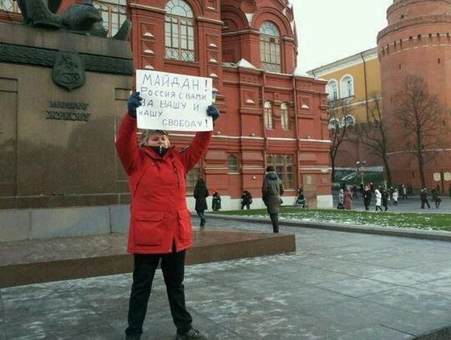 В Москве полсотни неизвестных в масках искали Комитет солидарности с Майданом