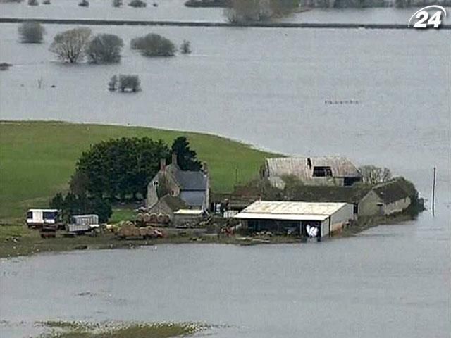 Юго-запад Великобритании страдает от мощных наводнений
