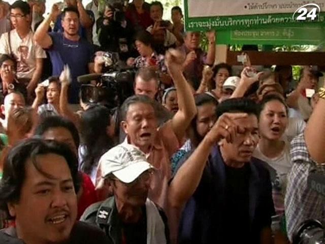 Оппозиция бойкотирует выборы в Таиланде: избирательные участки заблокированы