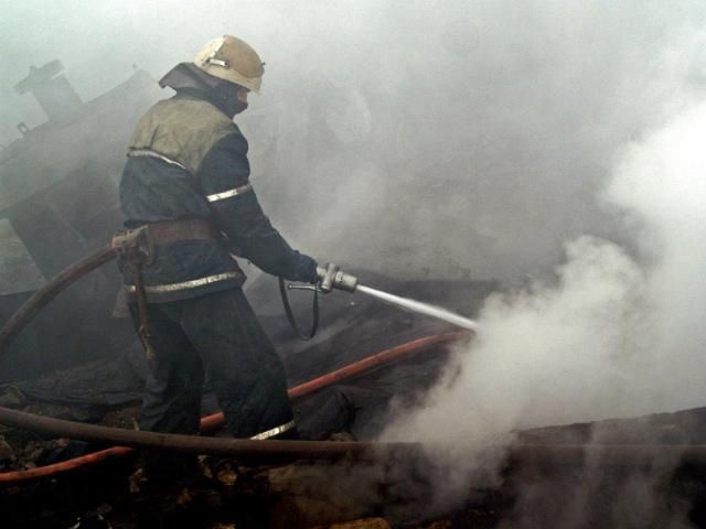 На Донеччині горять 4 цистерни з пропан-бутаном. Пожежі присвоєно підвищений рівень складності