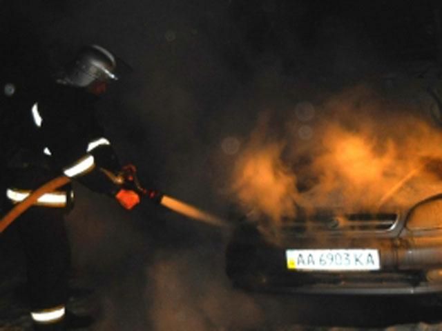 Цієї ночі в Києві знову палили авто (Фото. Відео)