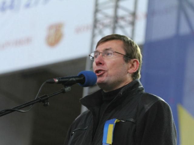 Диктатор ні з ким не збирається вести переговори, — Луценко
