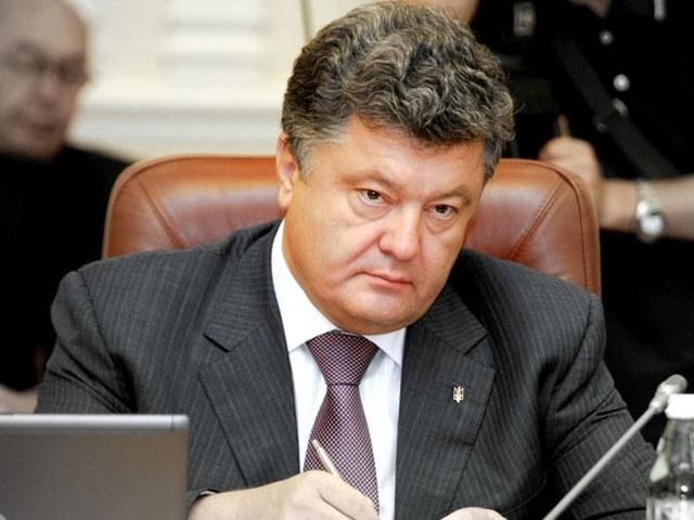 Порошенко возглавит антикризисное правительство, потому что его поддержал Запад, - политолог Порошенко возглавит антикризисное правительство, потому что его поддержал Запад, - политолог